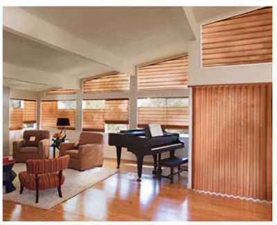 Love is Blinds St. Louis: A living room with a piano and wooden blinds