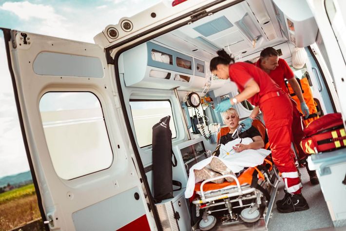 personale paramedico in ambulanza