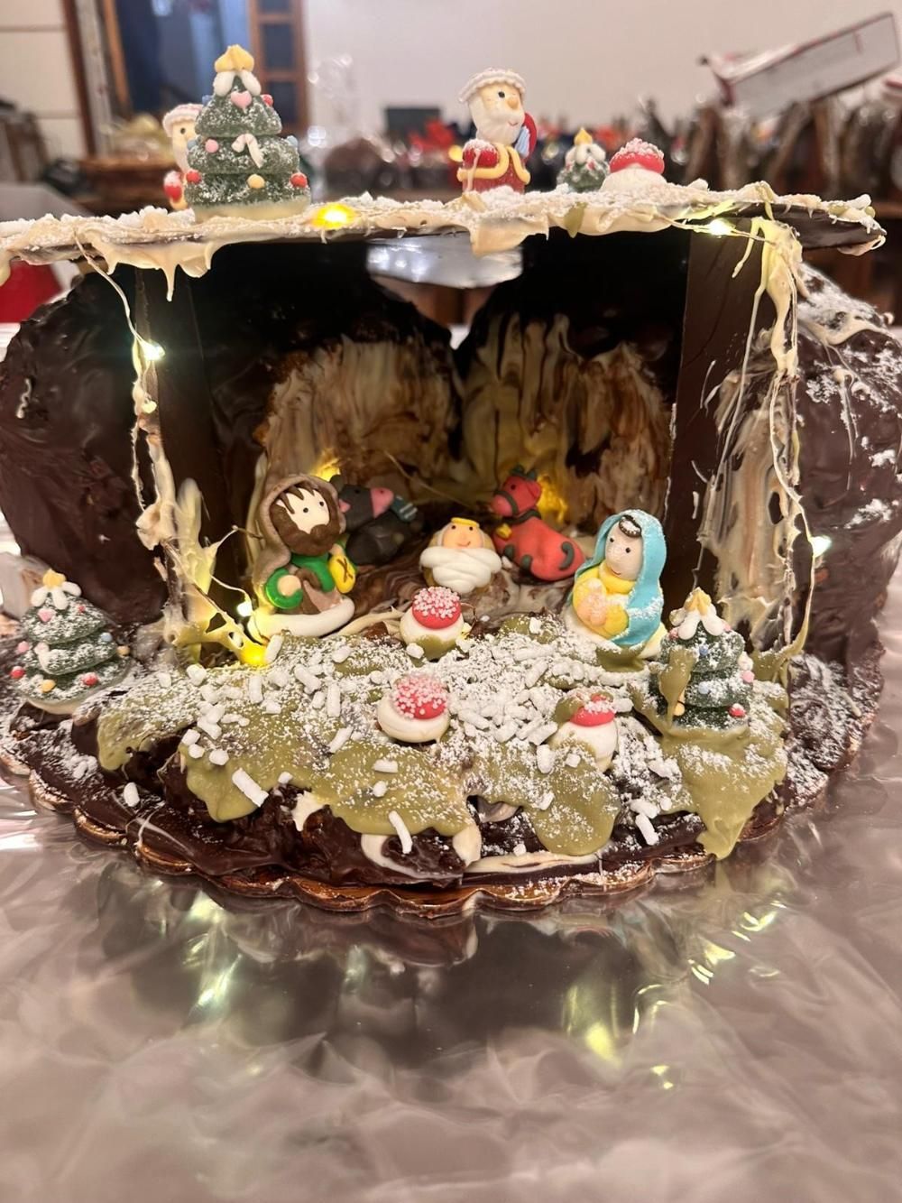 Panettoni artigianali  con personaggi del presepe in zucchero