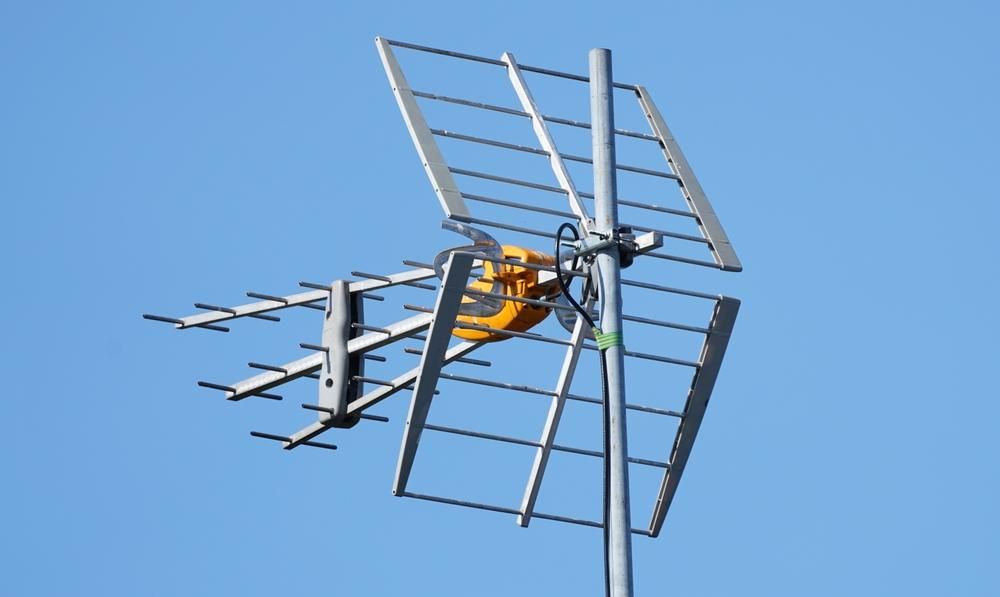 An Antenna On A Pole With A Blue Sky In The Background — Highfields Antennas In Blackbutt, QLD