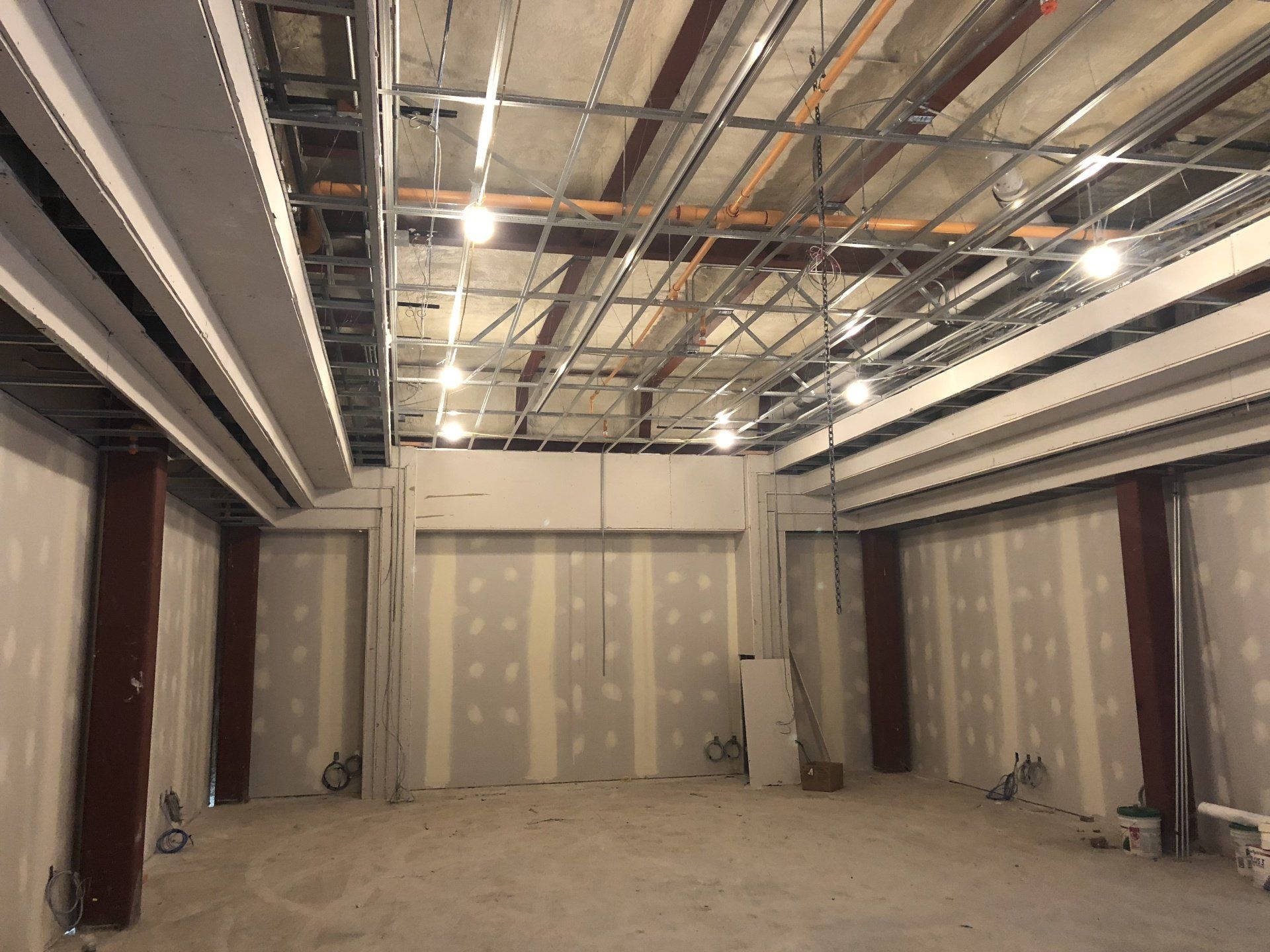 A large empty room with a ceiling that is being built