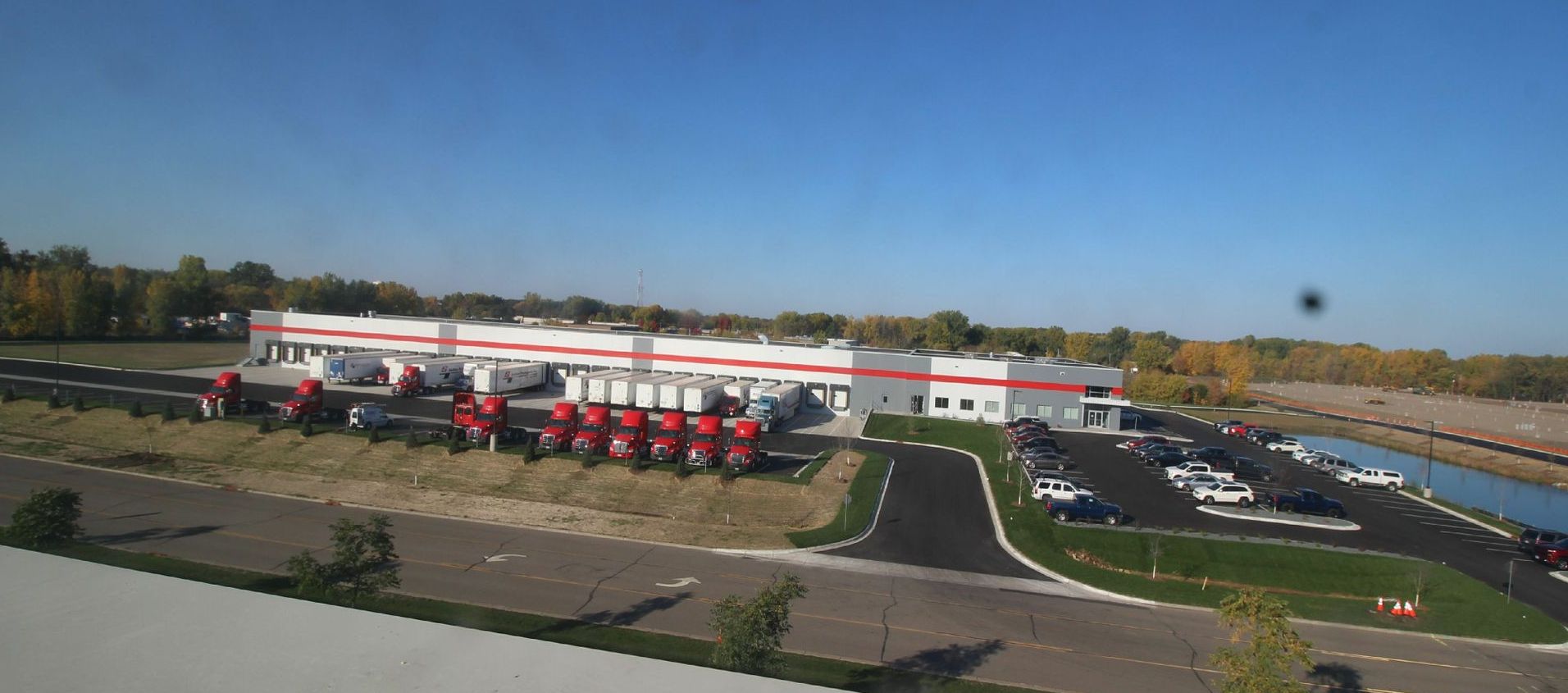 A large building with a lot of cars parked in front of it