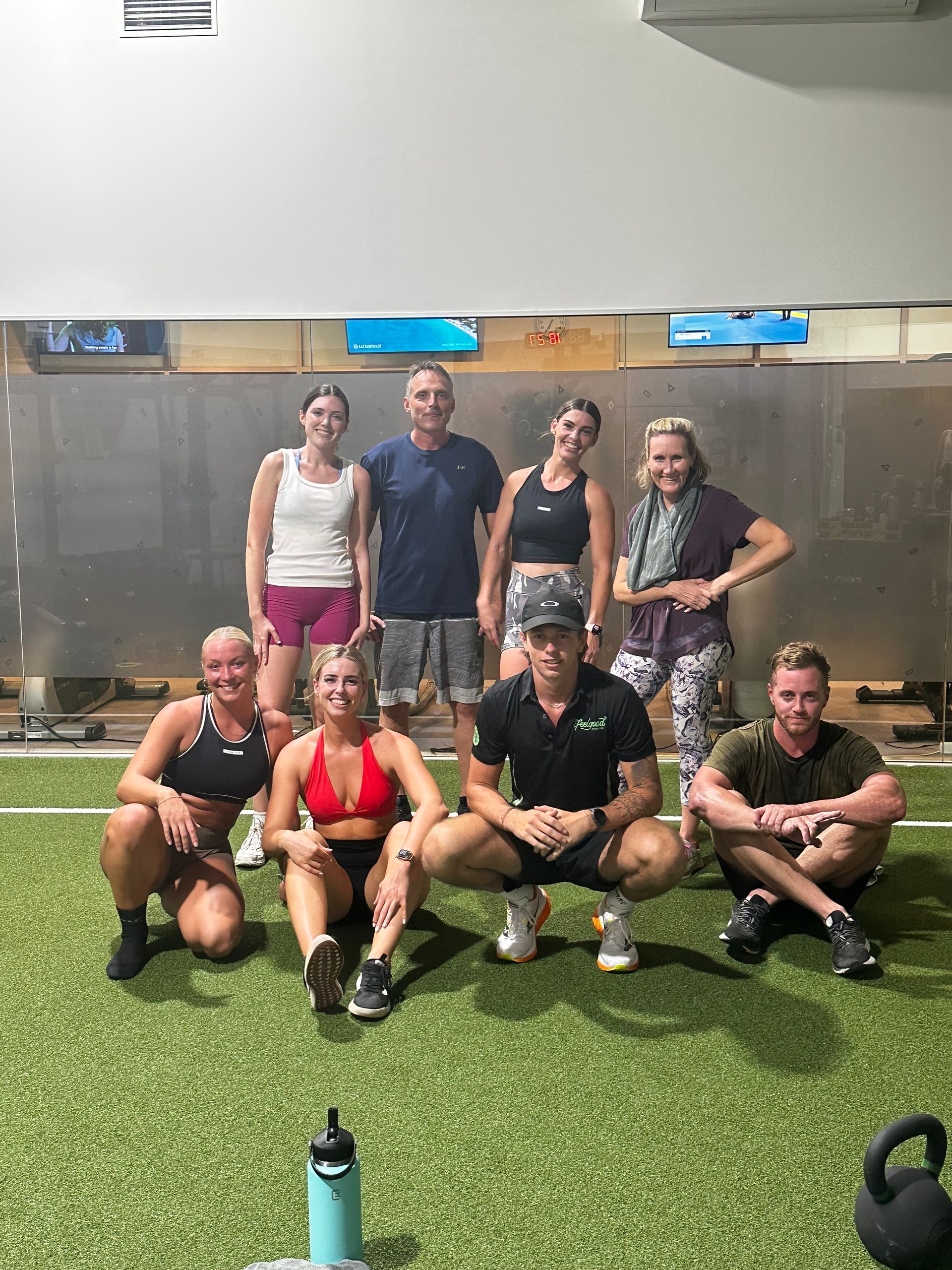 Group of people posing for image at the gym — ifeelgood 24/7 Oxenford In Oxenford, QLD