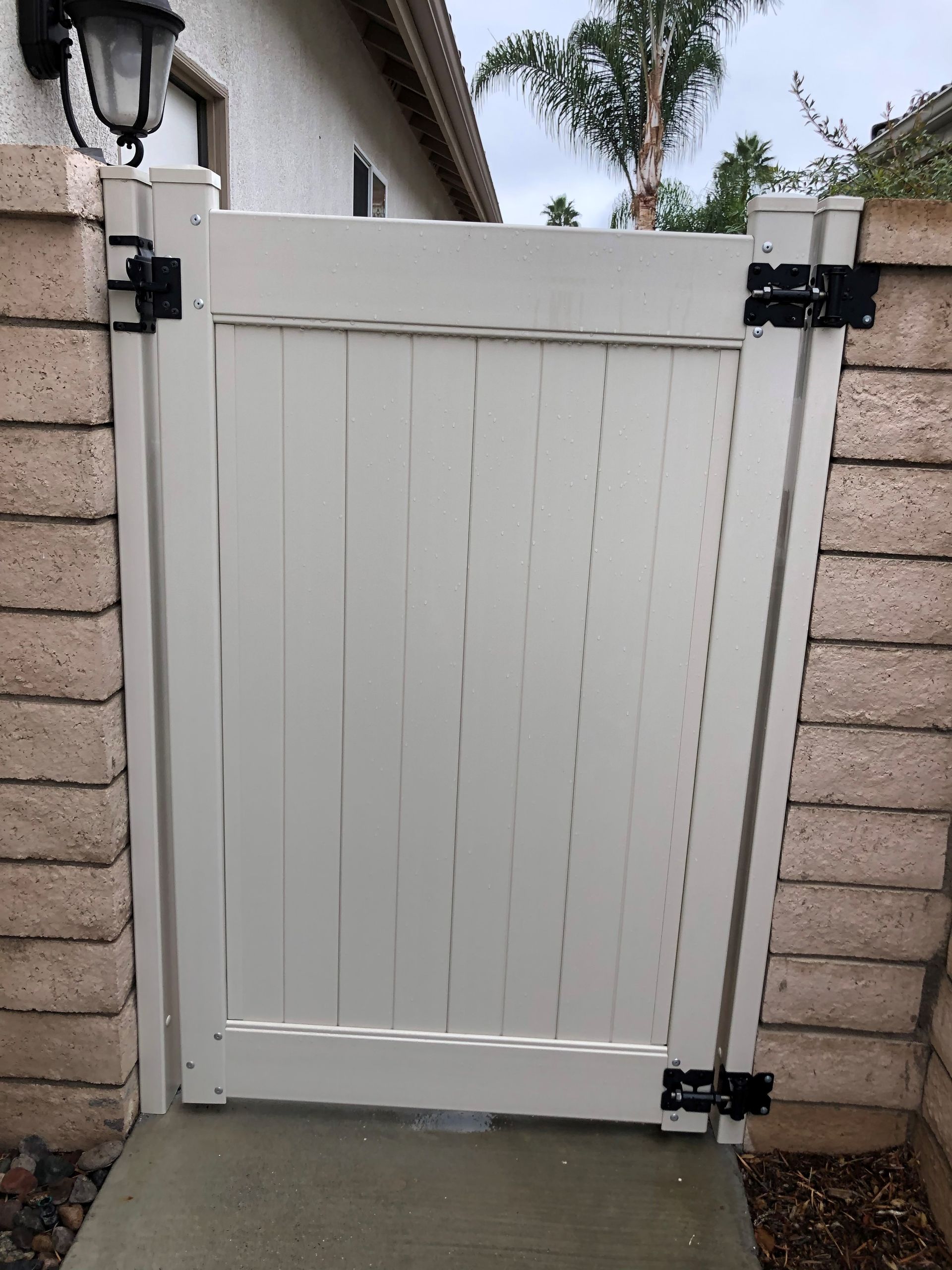 White Gate — Nuevo, CA — Golden West Fence