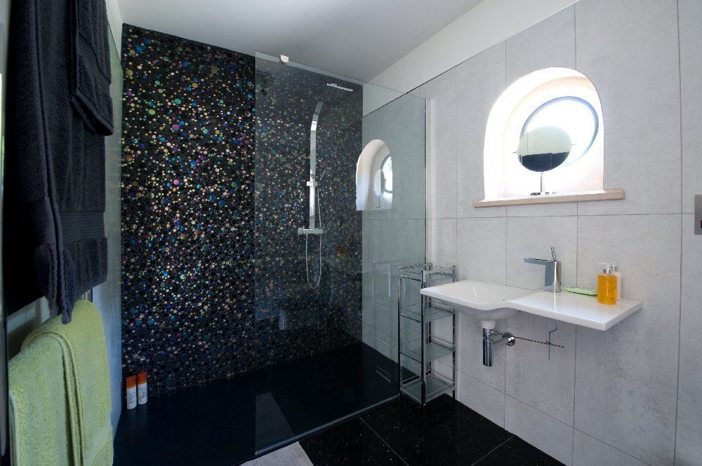 Ladywood Estate Boathouse Bathroom