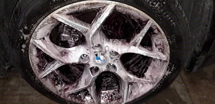 Cerchione BMW sporco