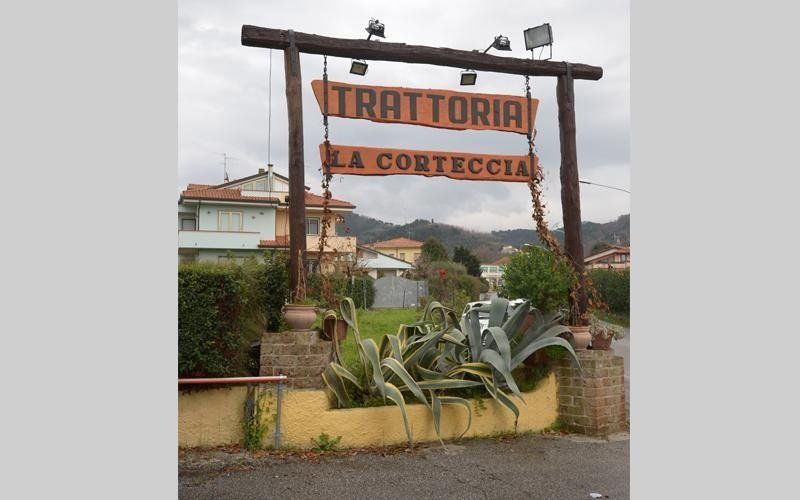 insegna di una trattoria