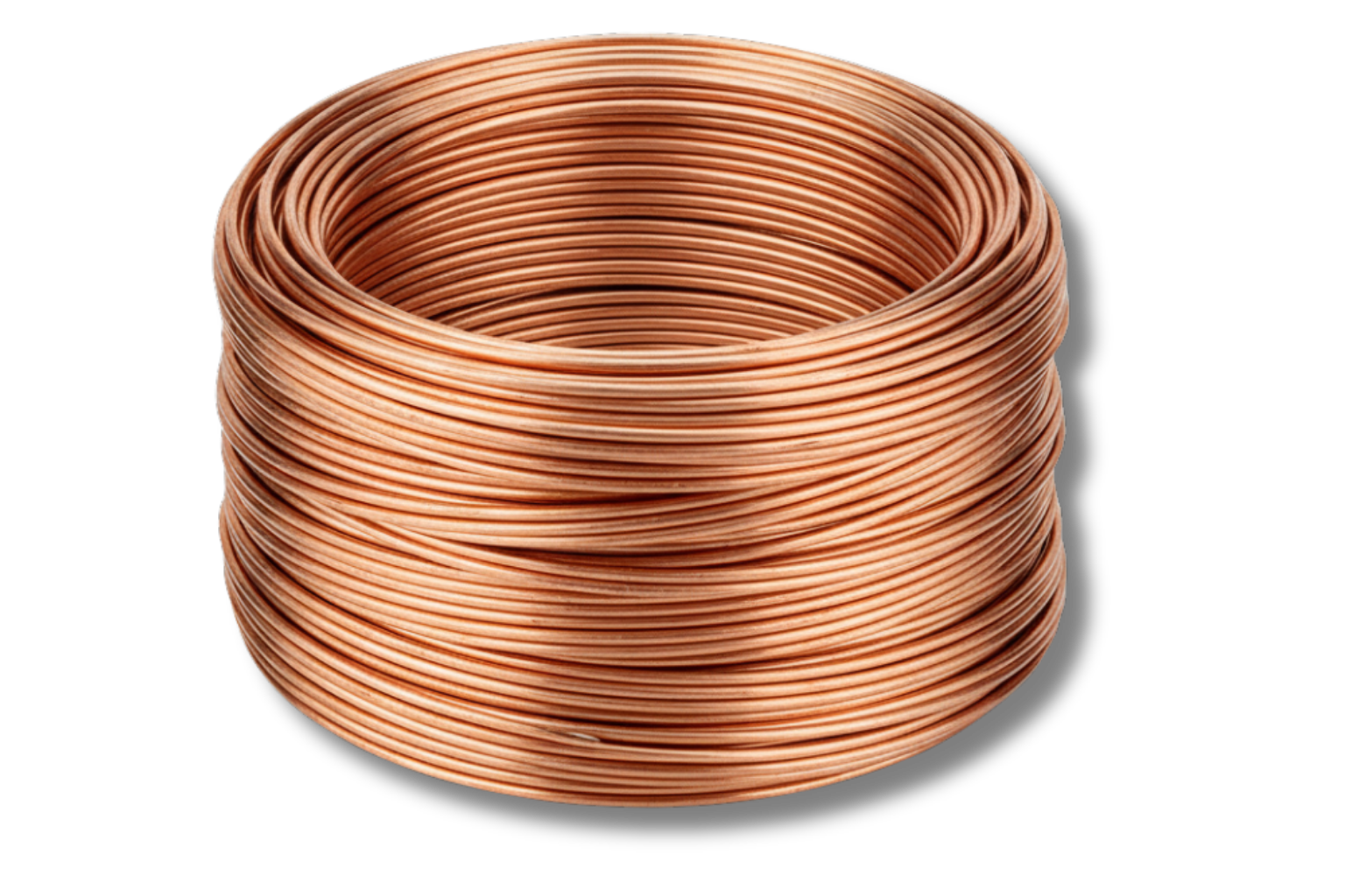 Een spoel van koperdraad, strak opgewonden en met een reflecterende, koperkleur.