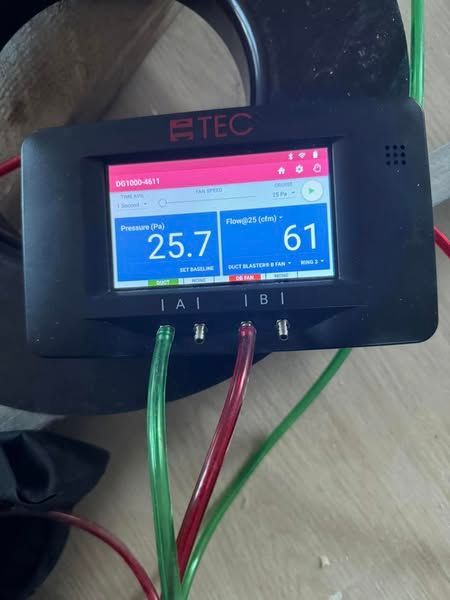 A device that has the word tec on it