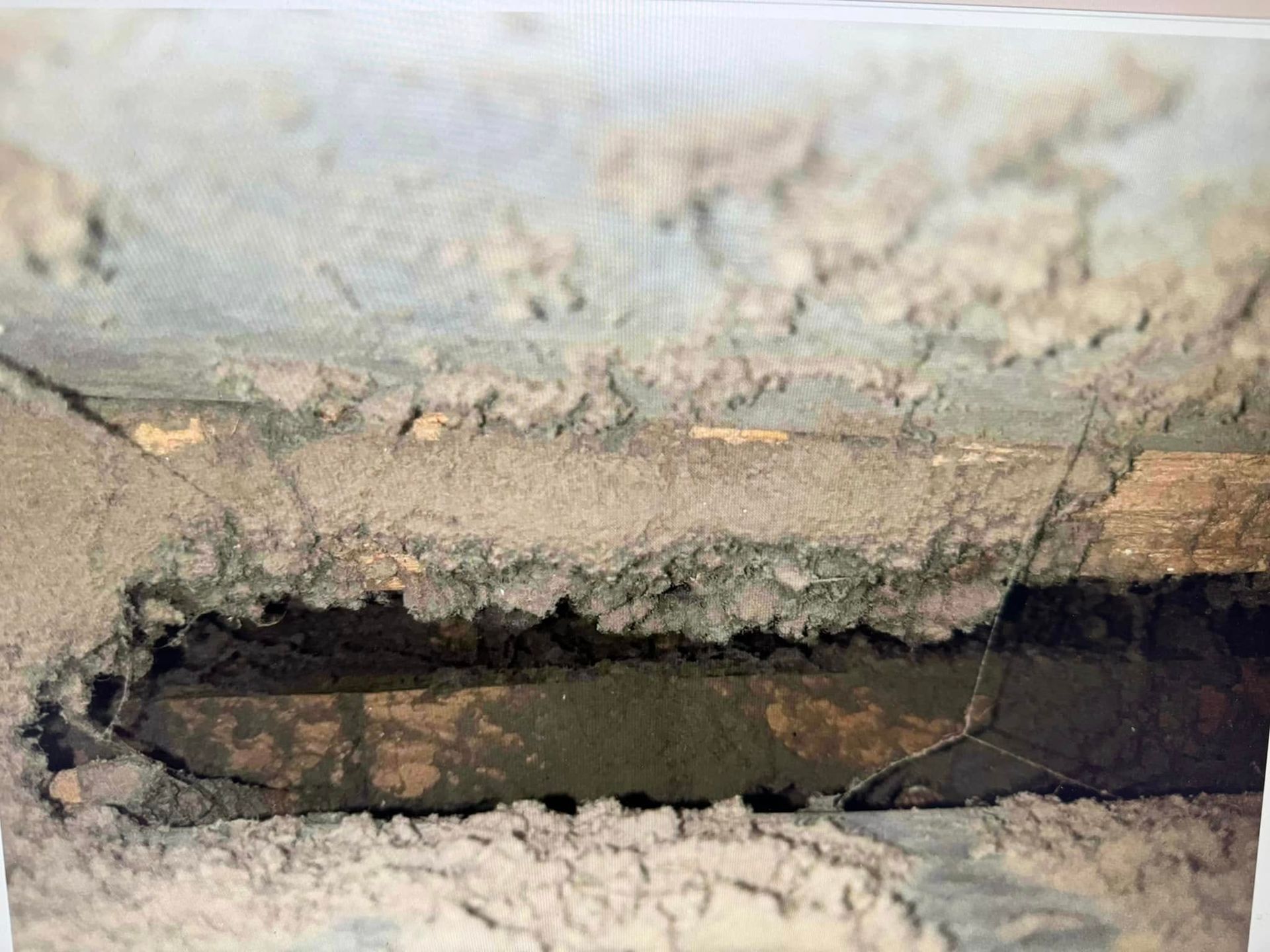 A picture of a dirty ceiling with a hole in it.