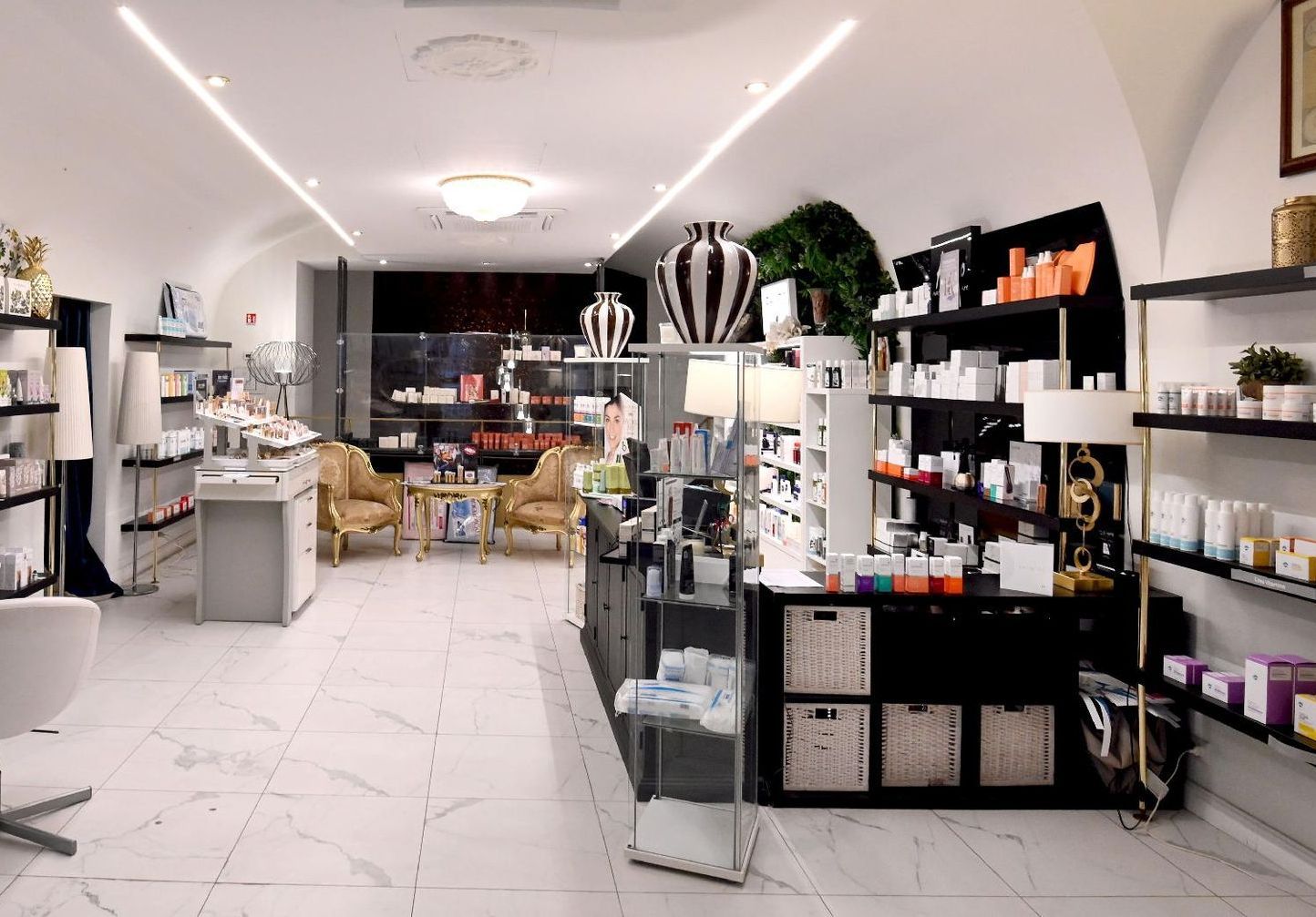 reparto make-up farmacia Antica Brera Milano