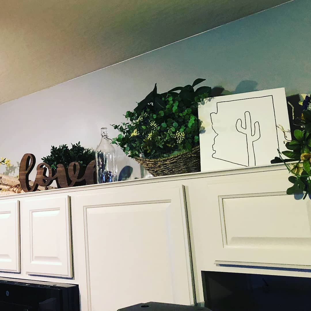 Over-the-cabinet shelf decor: