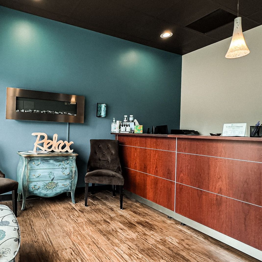 Sandstone Therapeutic Massage / A room with a wooden sign that says relax.