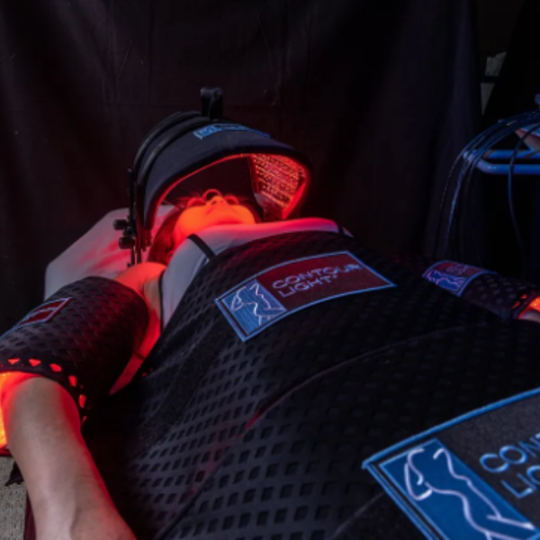 A person using red light therapy / Sandstone Therapeutic Massage