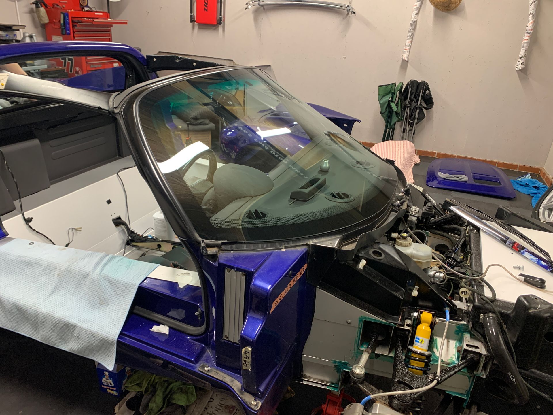 Eziglass - Vehicle Glazing Services gallery image. Lotus elise windscreen replacement