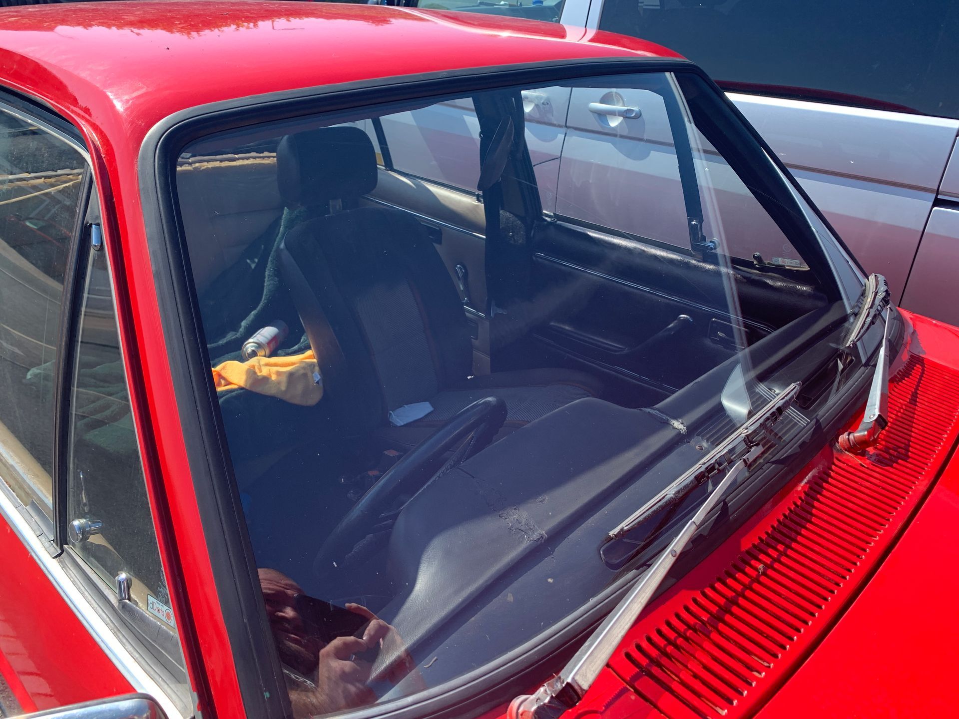 Eziglass - Vehicle Glazing Services gallery image. Escort mk2 windscreen rubber and chip repair.