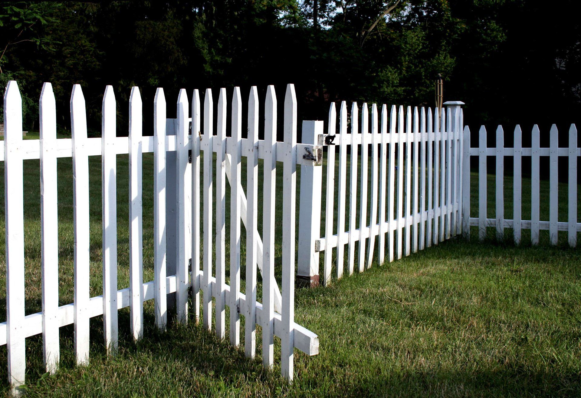 Vinyl fence is a low maintenance solution