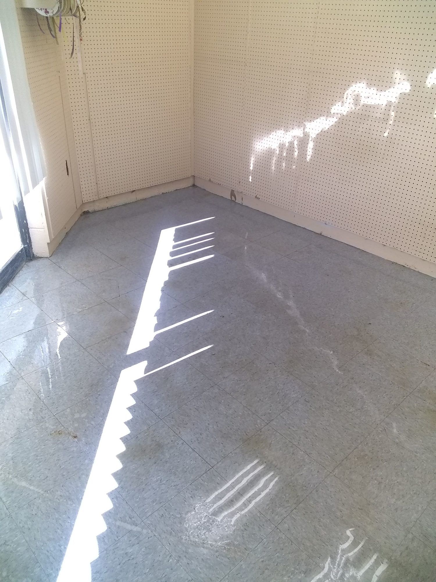A room with a comb shaped shadow on the floor