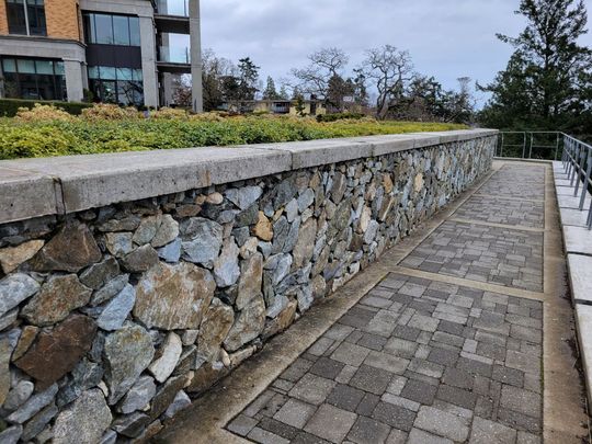 Long stone retaining wall