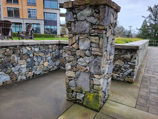 stone retaining wall with stone pillar