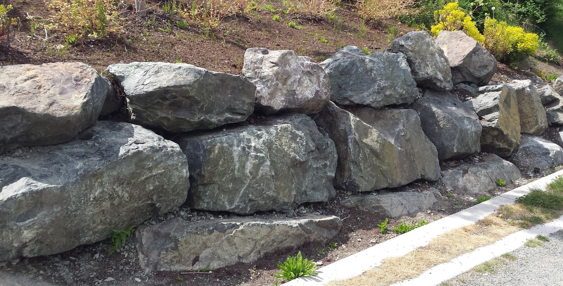 Ottawa Retaining Walls - boulder retaining wall