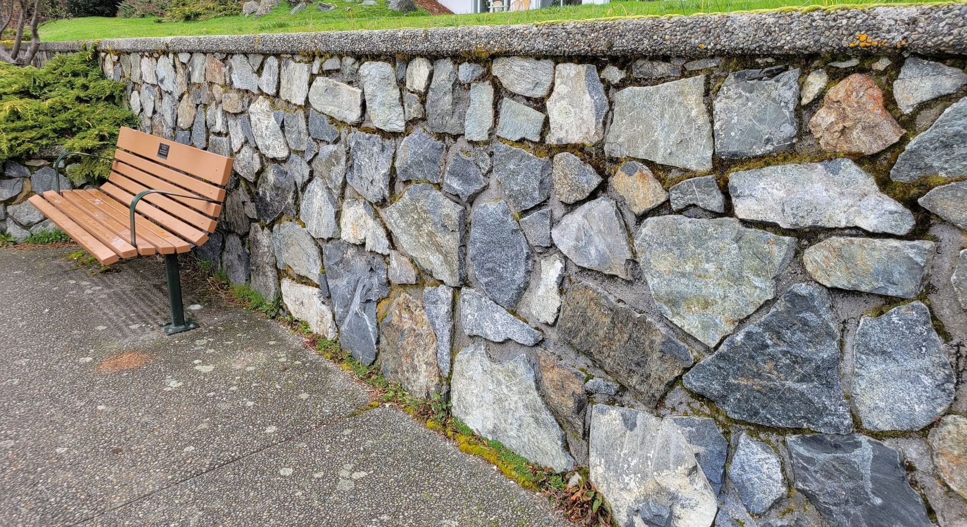 Ottawa Retaining Walls - blast rock retaining wall