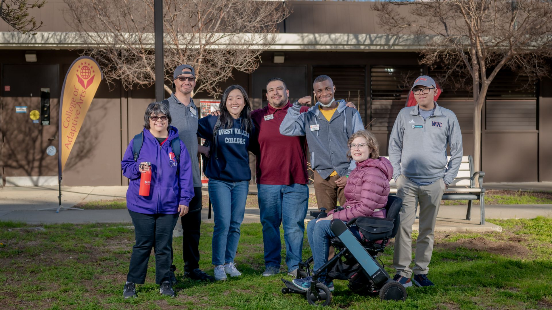 Click here to register for a tour in Spanish.