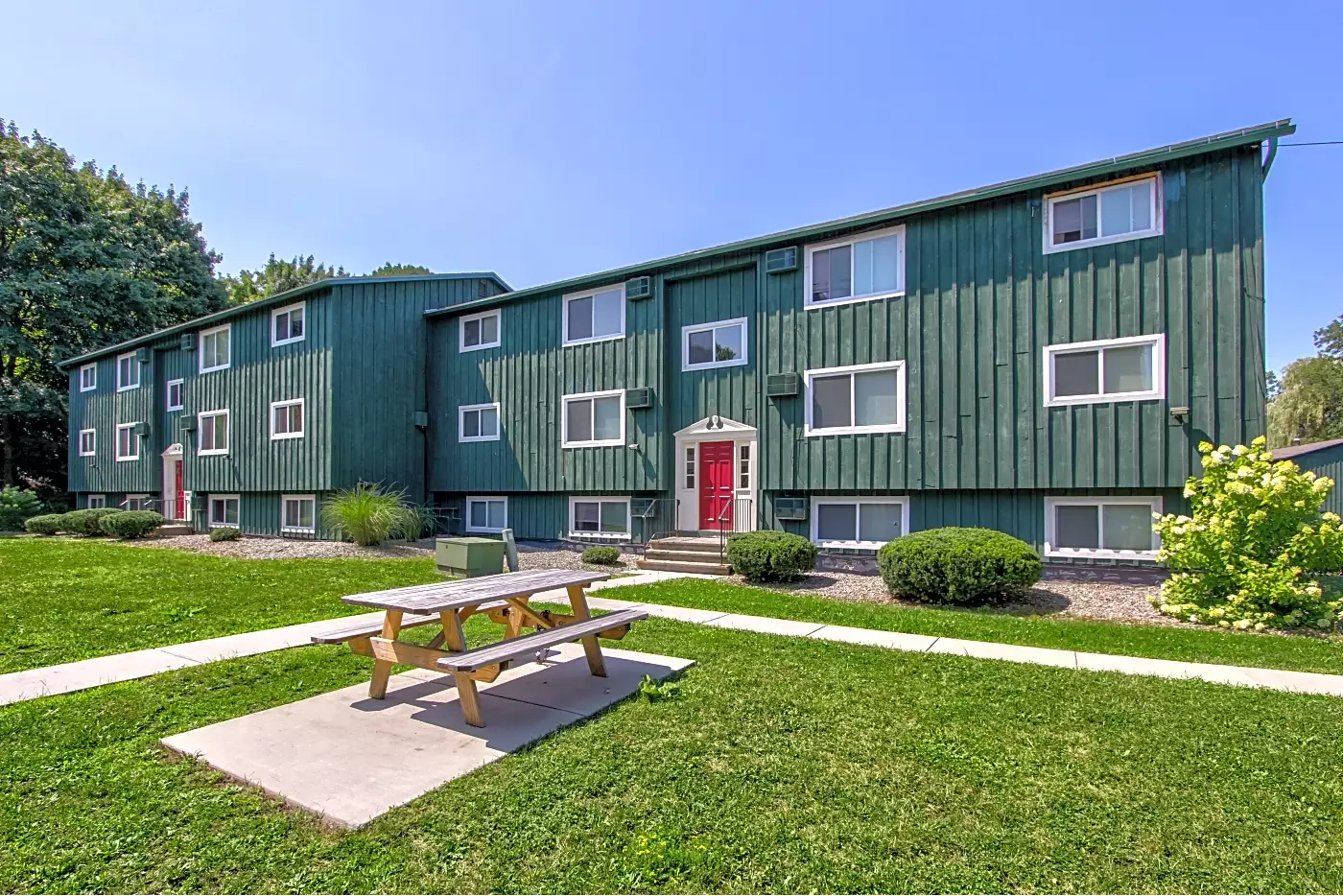 Valentine Gardens with picnic tables
