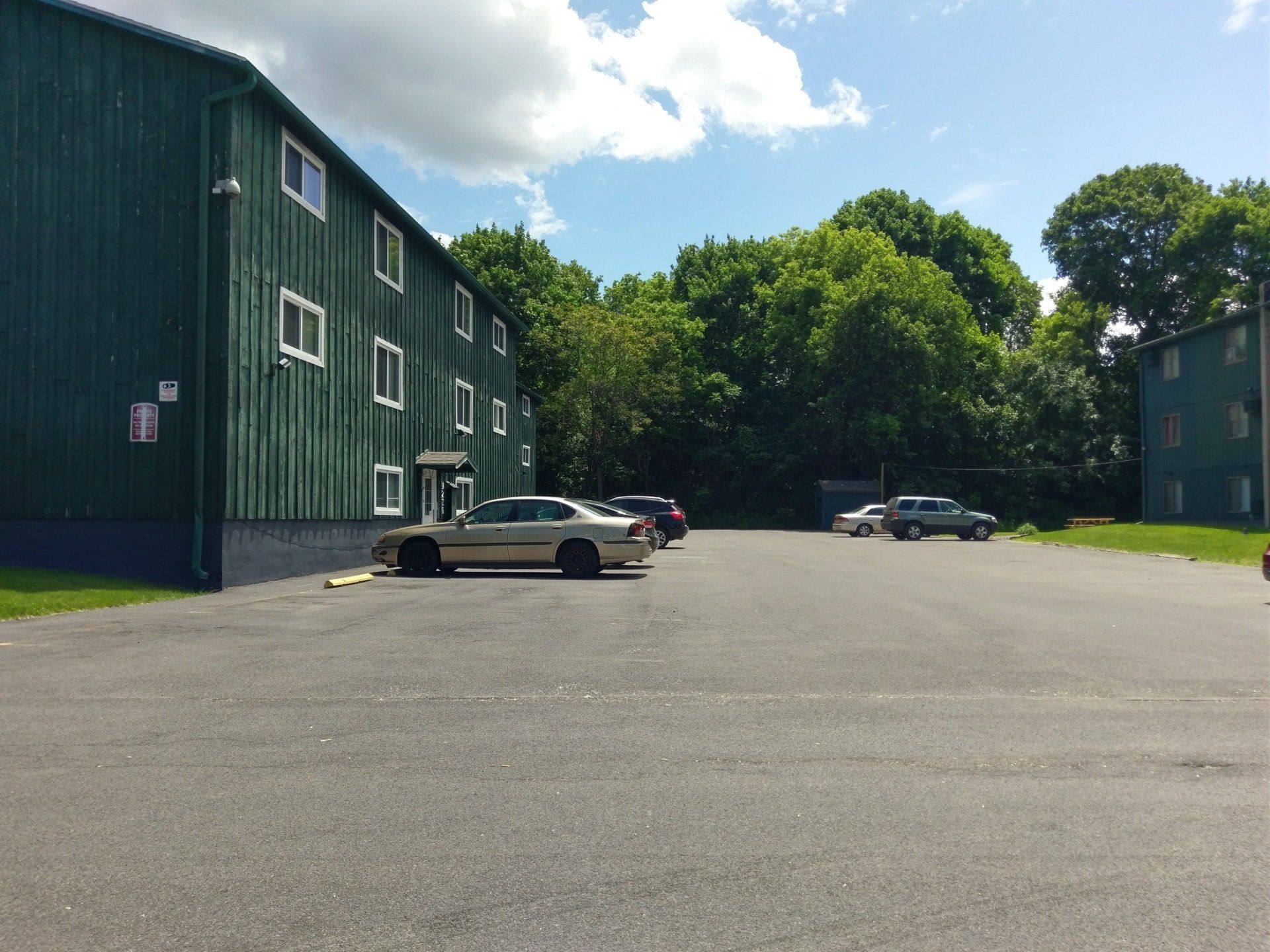 Valentine Gardens Apartments with parking lot