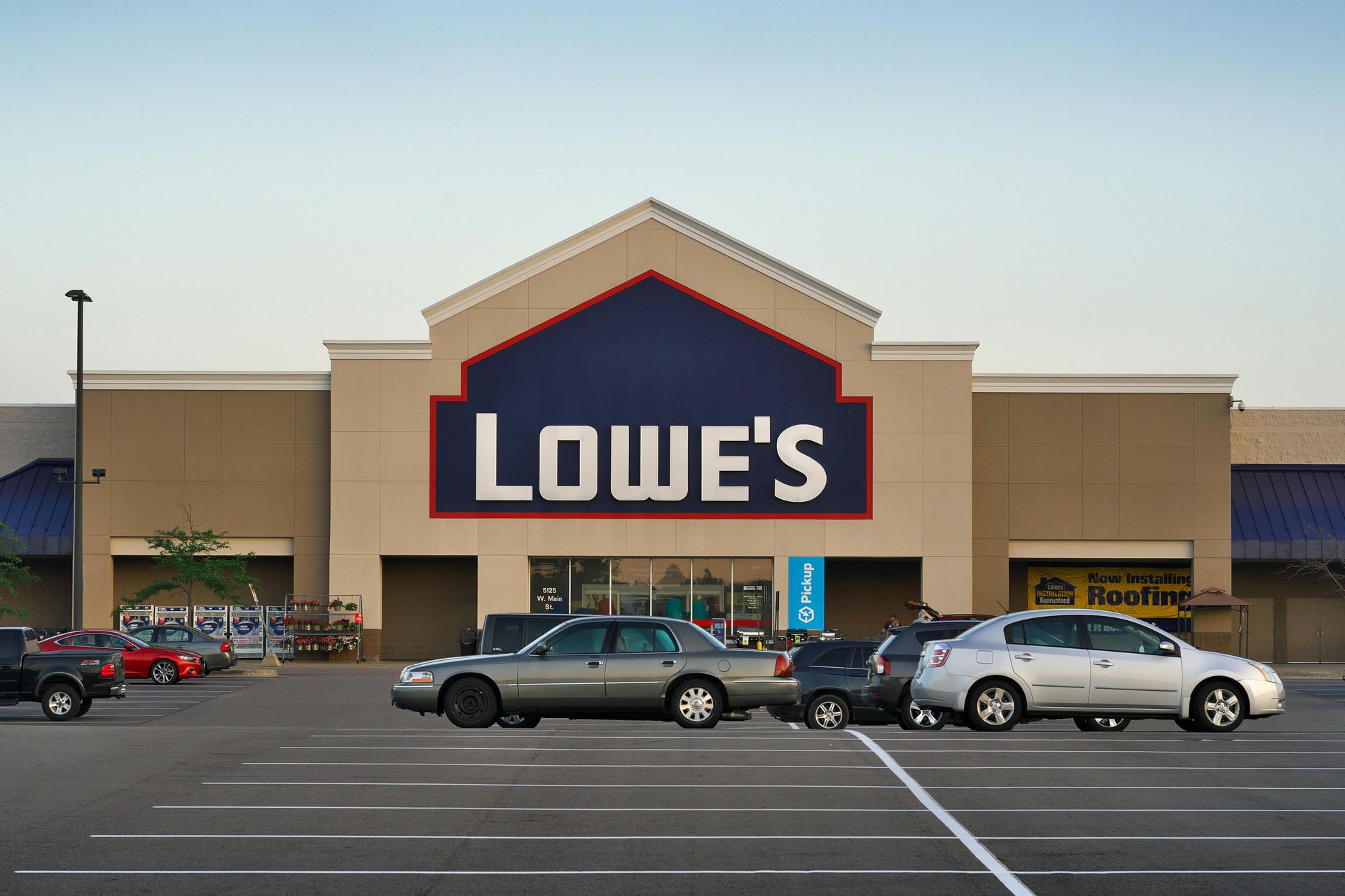A lowe 's store with cars parked in front of it