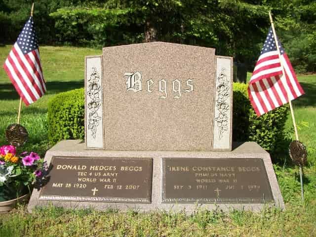 Grave marker with flags and names 