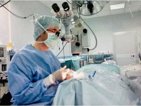 attrezzature per interventi di chirurgia oculistica