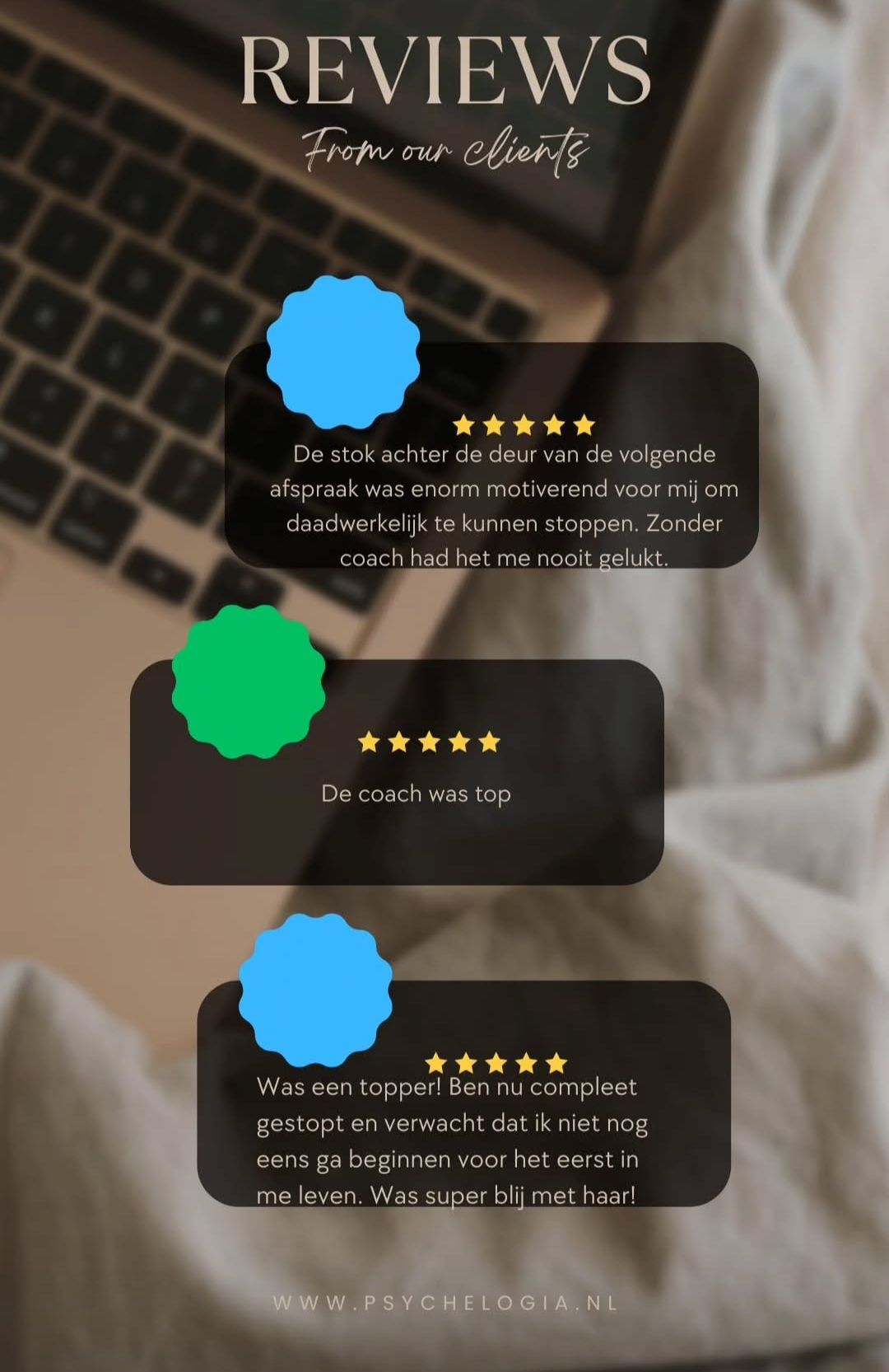 Beoordelingen van klanten, met sterrenbeoordelingen en getuigenissen, weergegeven op een laptop en een beige dekenachtergrond.