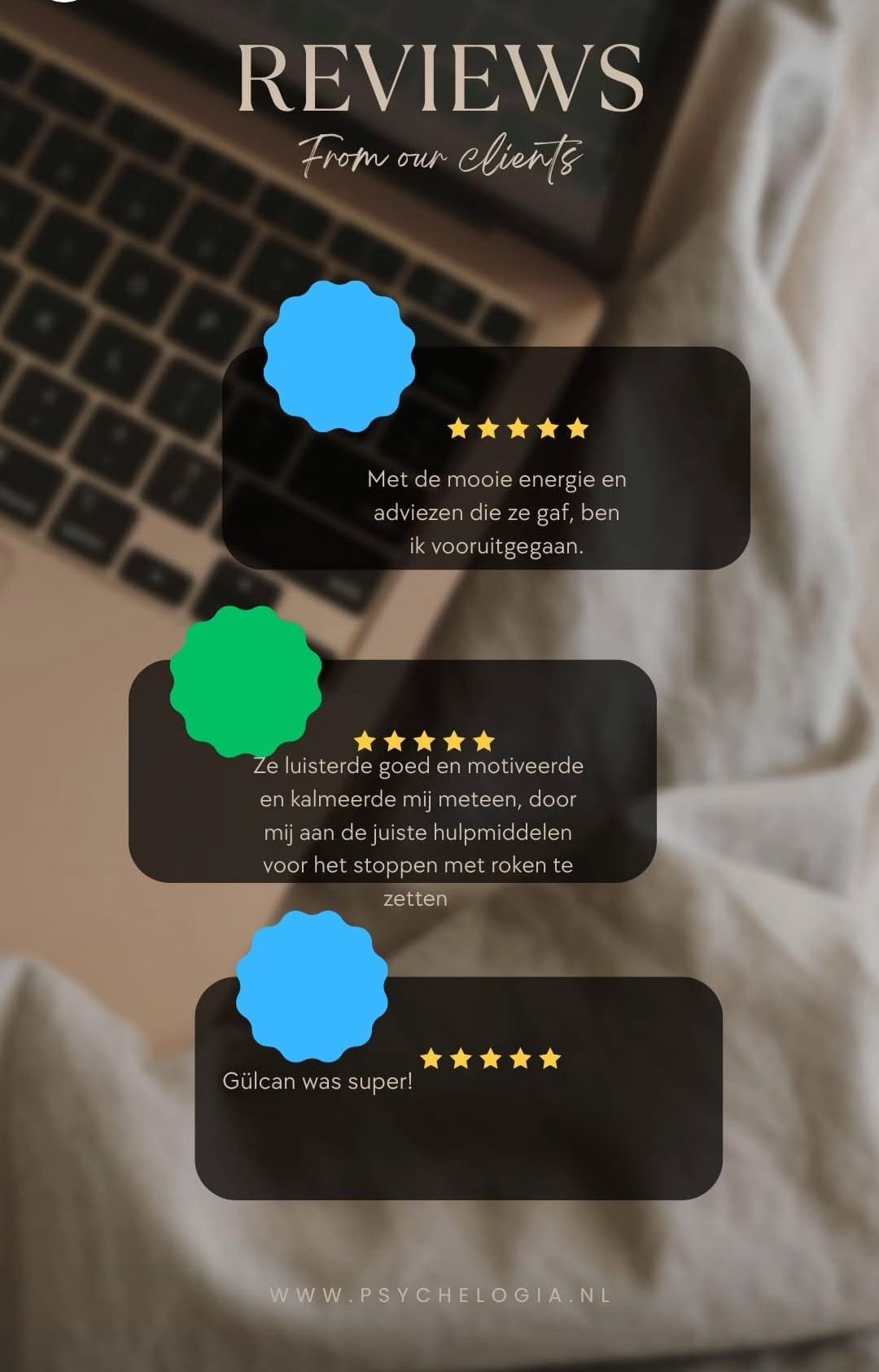 Afbeelding met beoordelingen: Laptop met getuigenissen van klanten, met blauwe en groene badge-accenten.