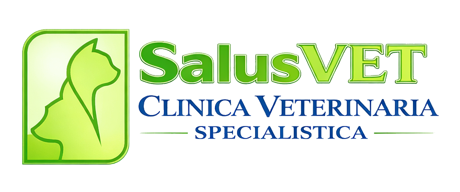 Logo della clinica veterinaria SalusVET, caratterizzato da un'icona stilizzata raffigurante un gatto e un cane di colore verde, affiancati da un testo verde e blu.