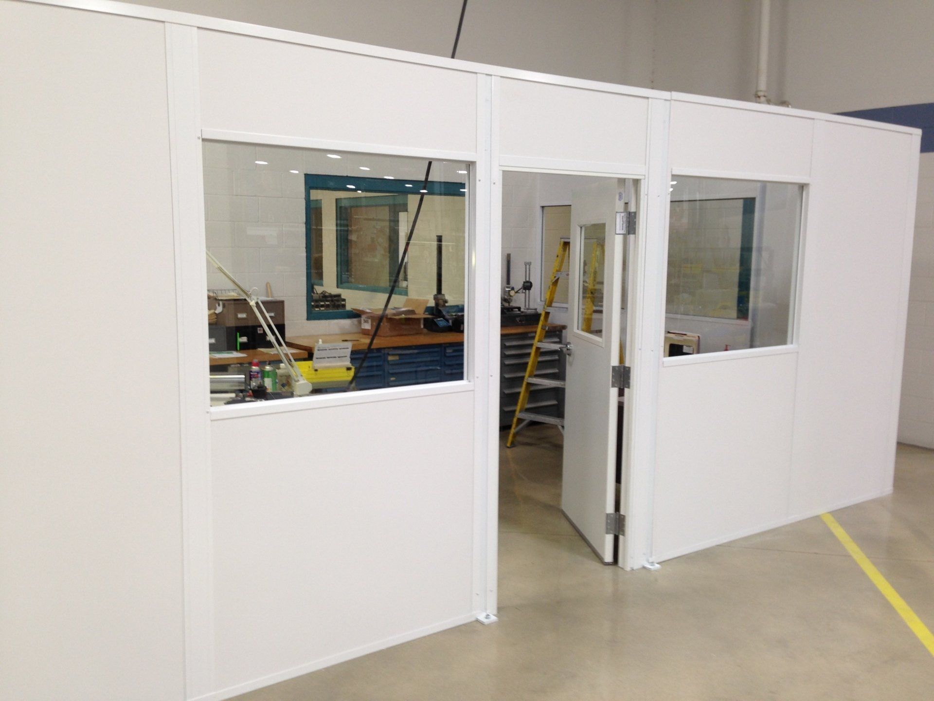 Modular Quality Control Room for Warehouse Starrco