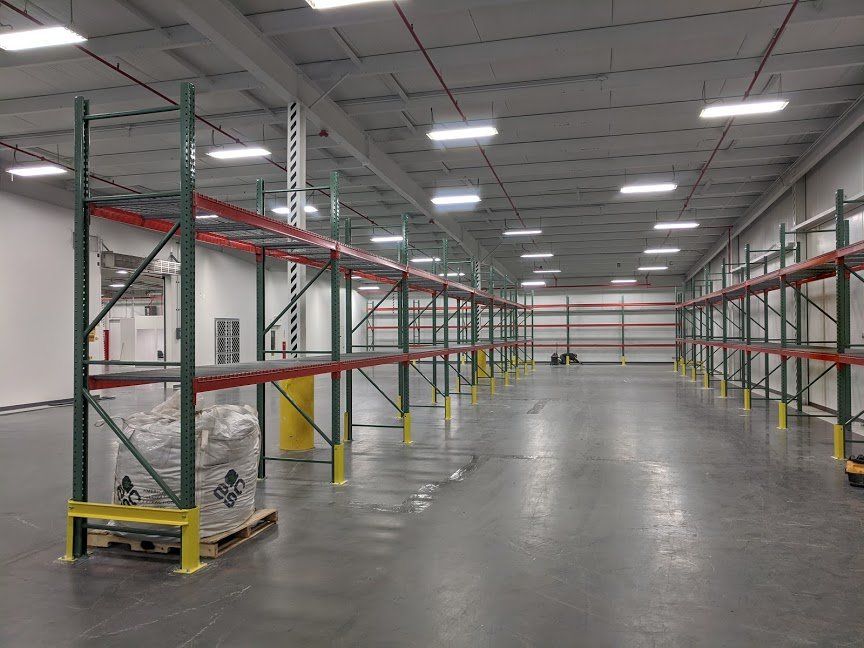 Pallet rack with post protectors