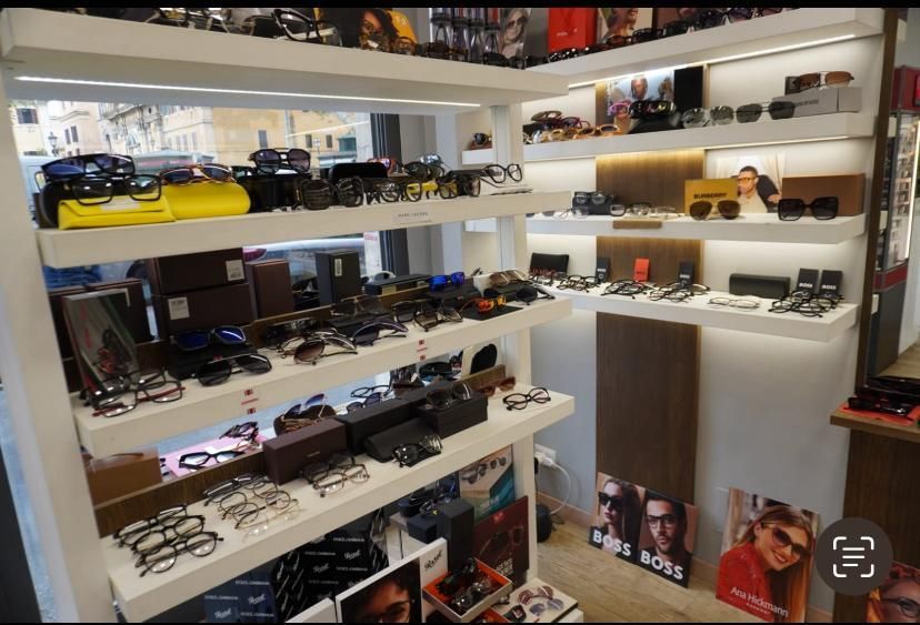 Vetrina occhiali da sole