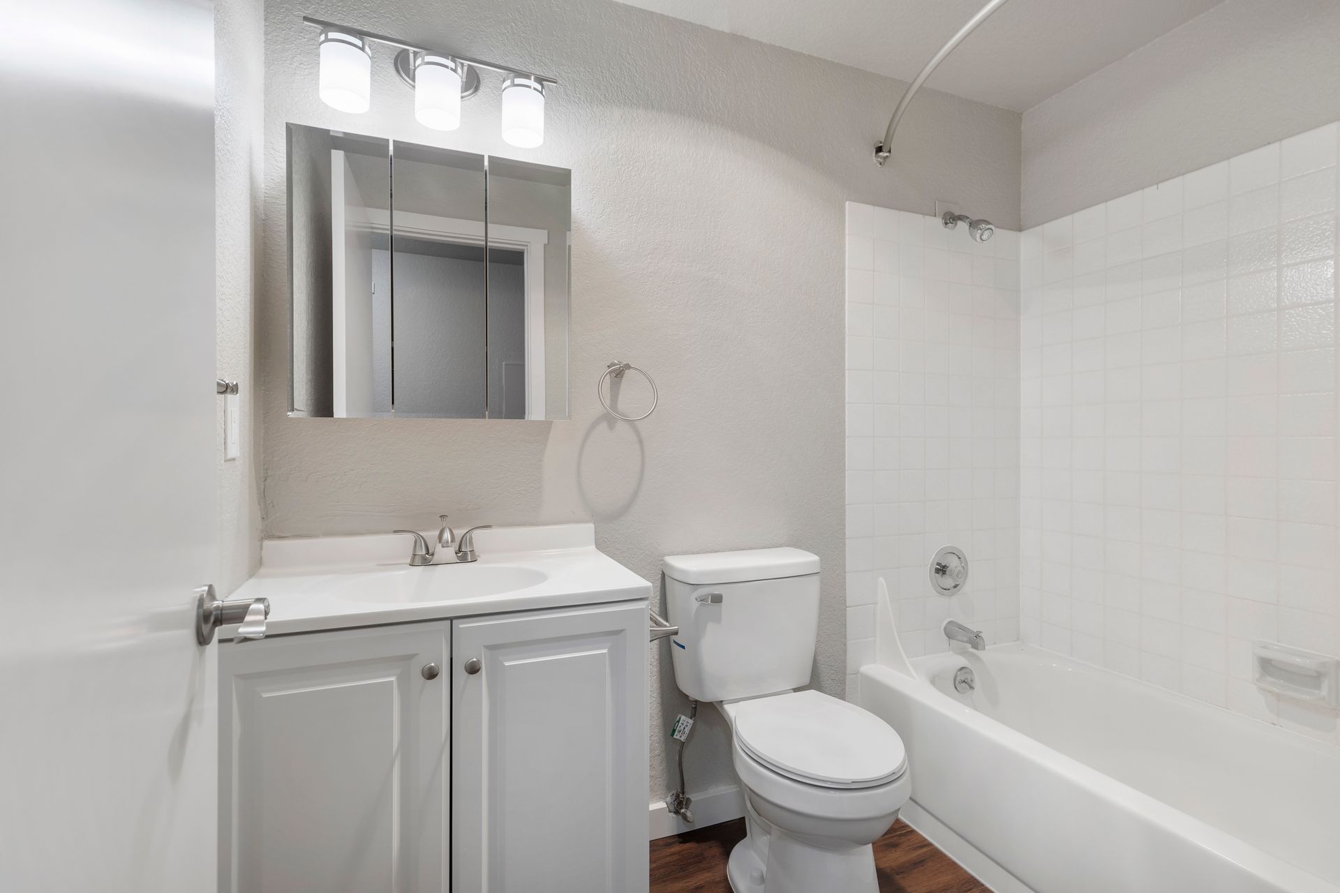 a bathroom with a toilet , sink , and bathtub .