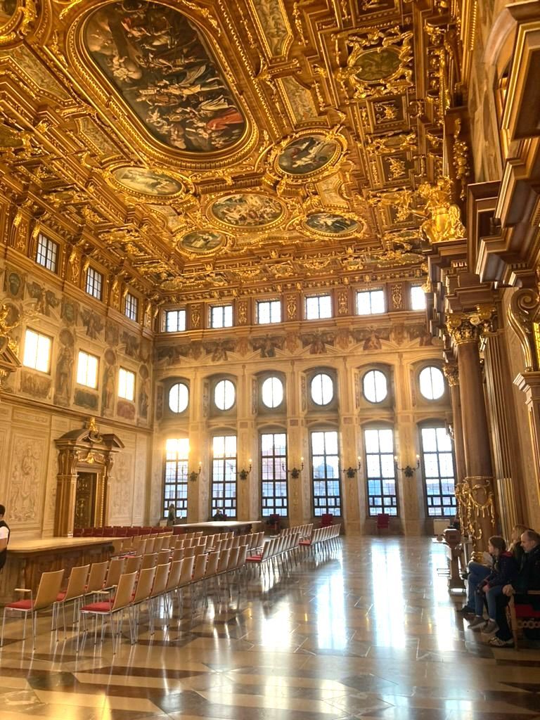 Prunkvoller Saal im Augsburger Rathaus