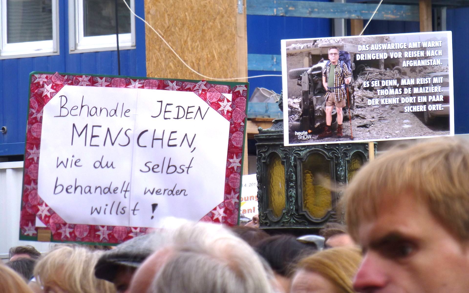 Plakate am Marienplatz