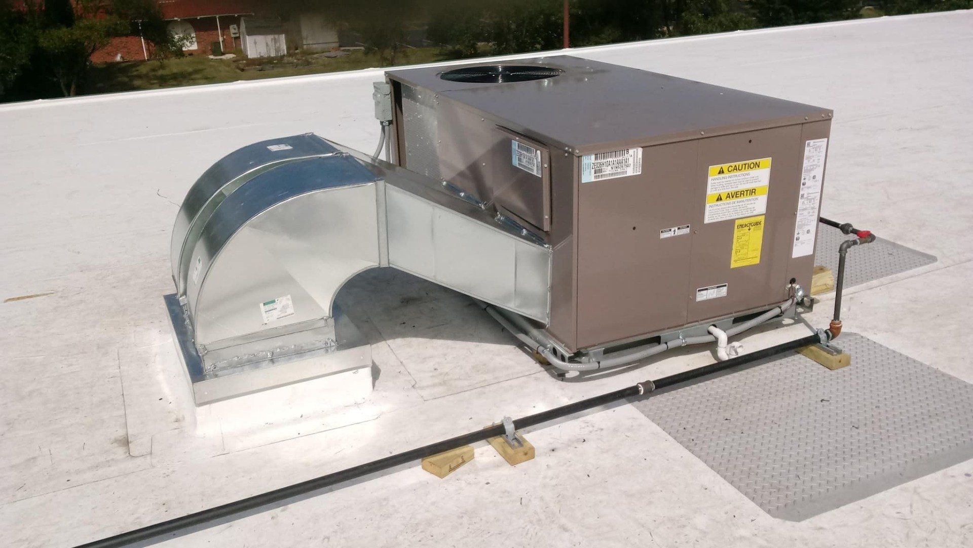New Rooftop Unit with Side Discharge — Elgin, IL — MDM Heating & Cooling, Inc.