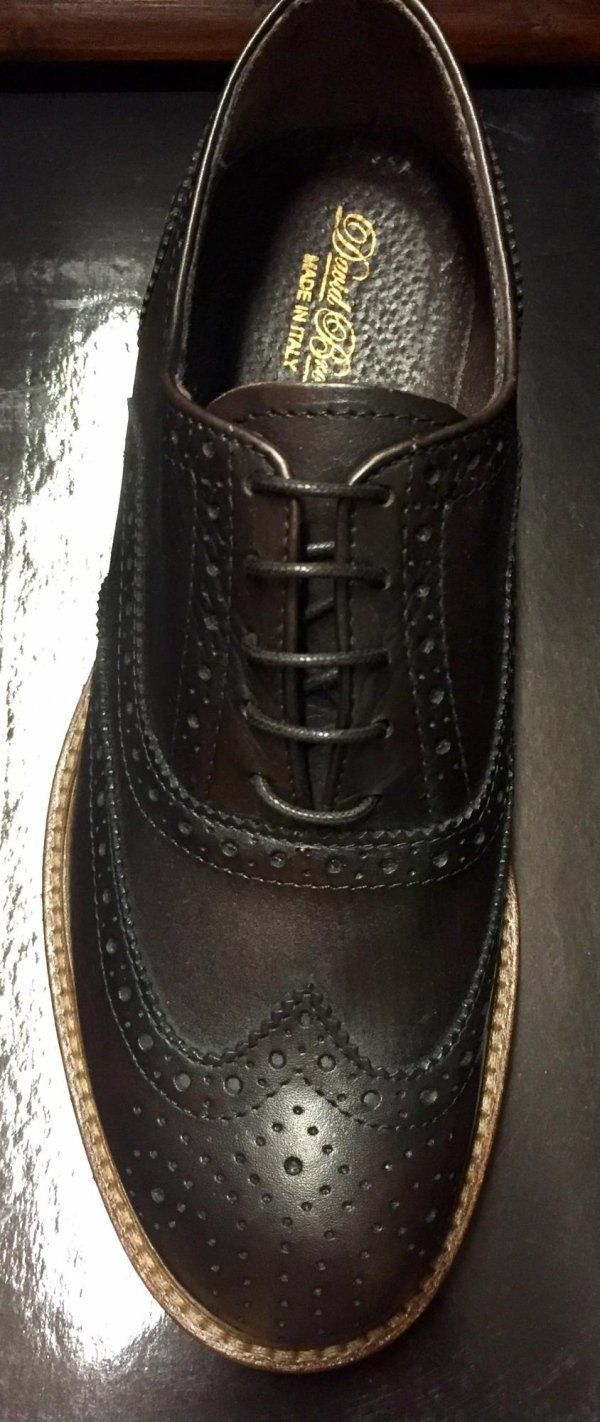 scarpa bassa in pelle di colore nero