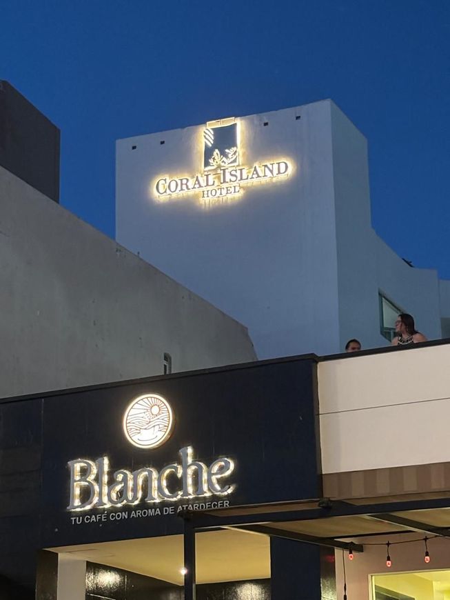 Exterior del hotel Coral Island