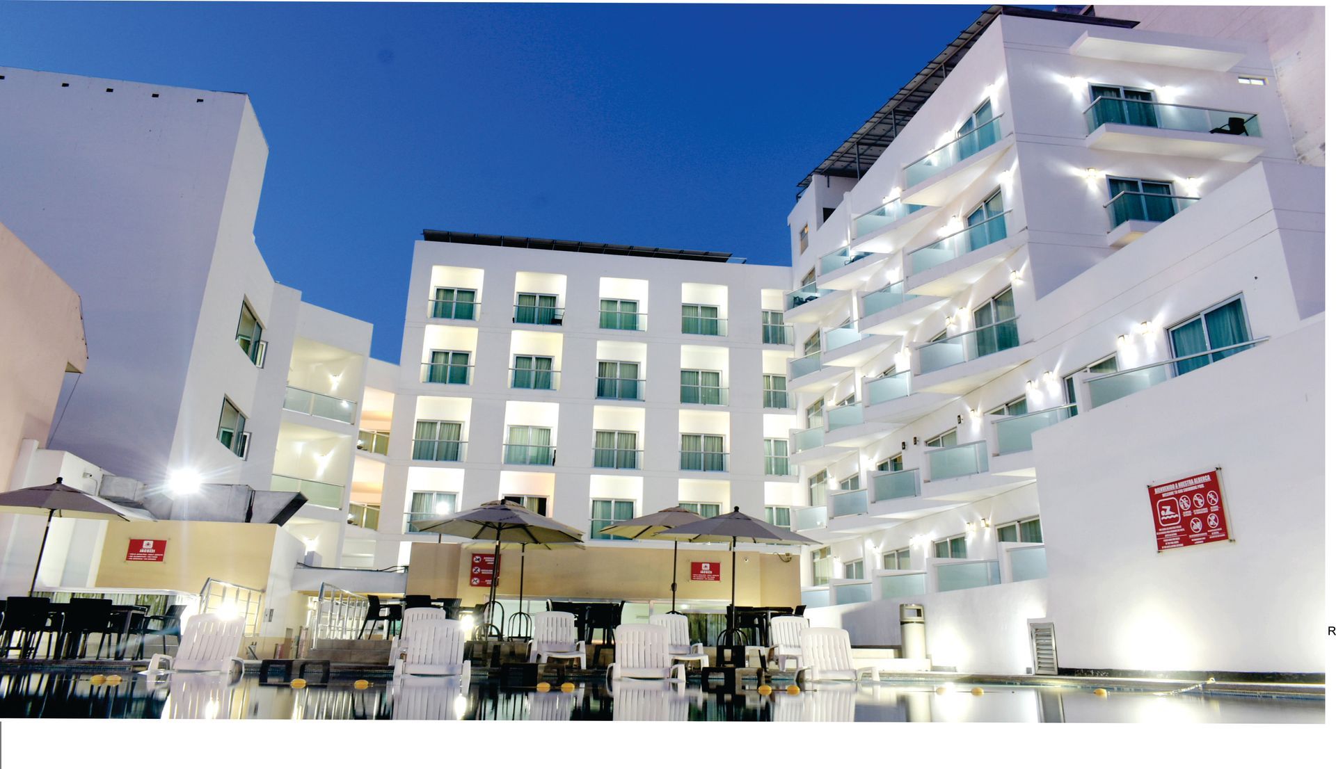 Hotel en mazatlan frente a la playa iluminado