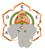 Divinità con testa di elefante e le lettere su un disegno floreale, marrone, verde e arancione.