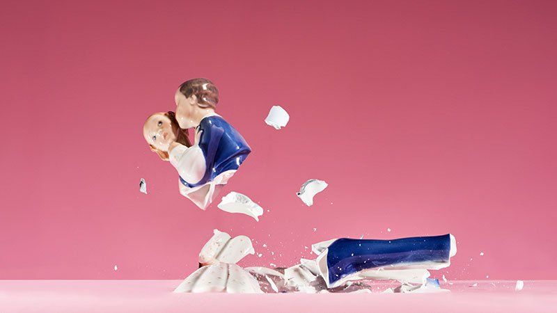 porcelain figure of man kissing woman on the cheek smashes on the ground