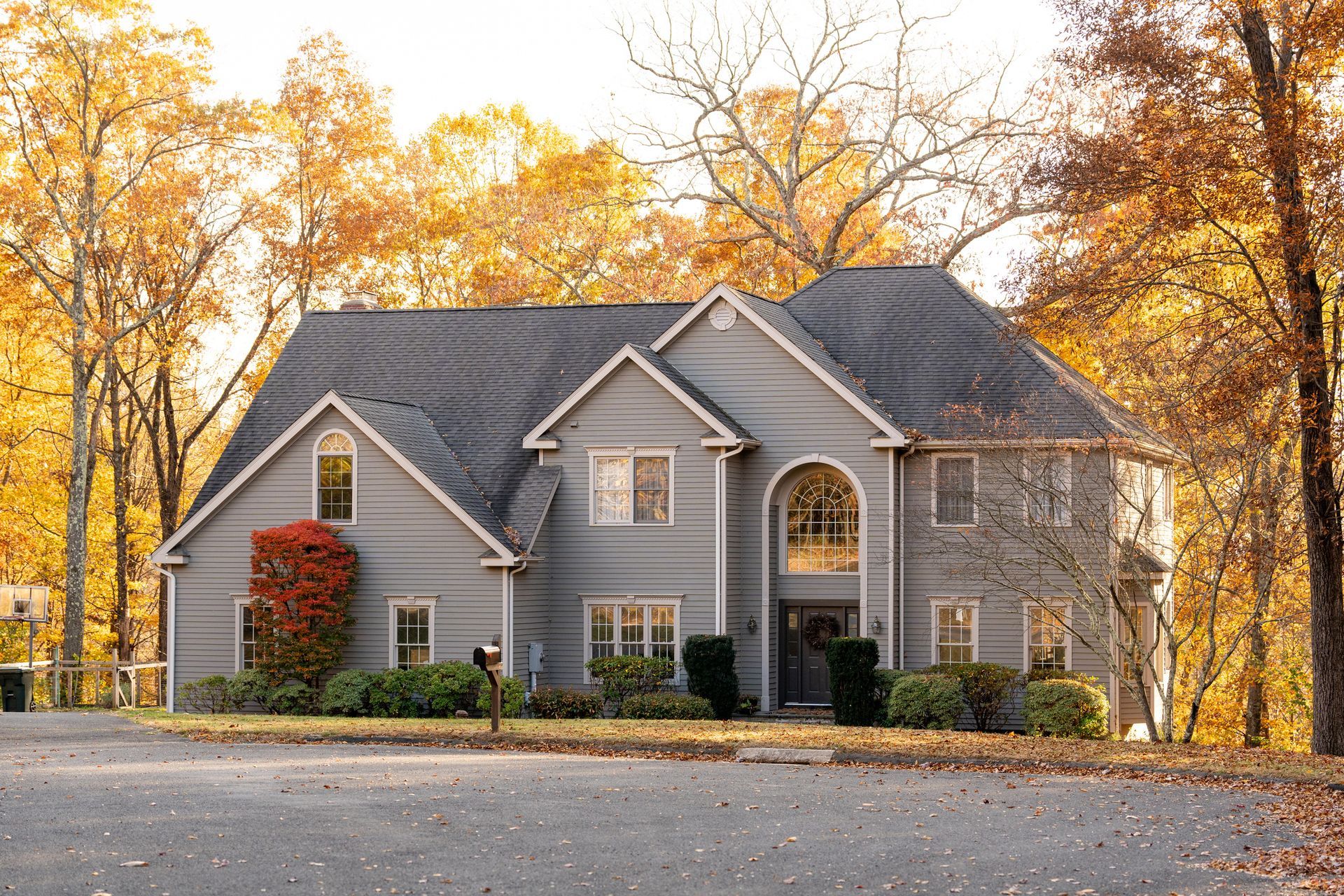 A large house with a mailbox in front of it