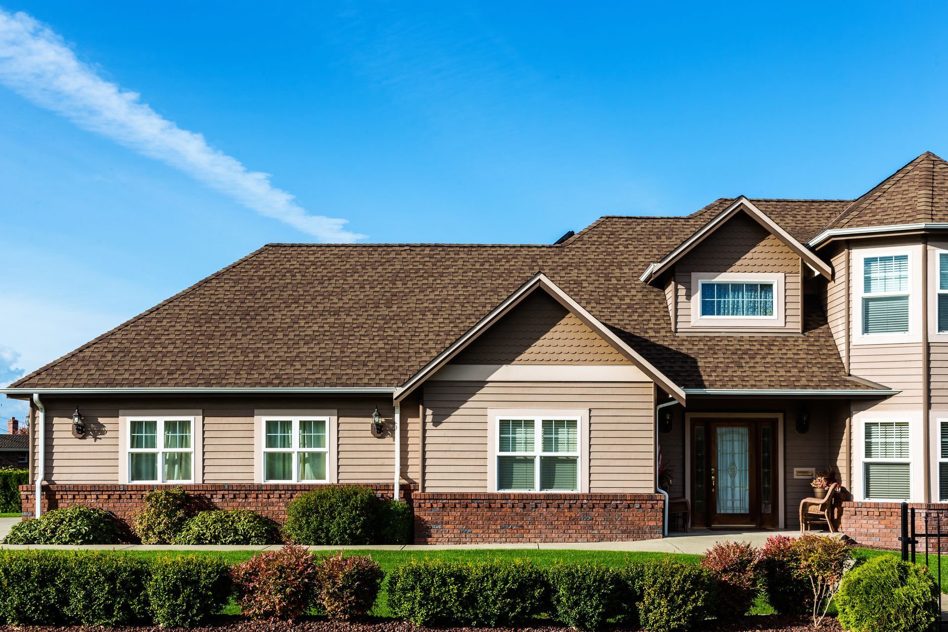 A large house with a mailbox in front of it