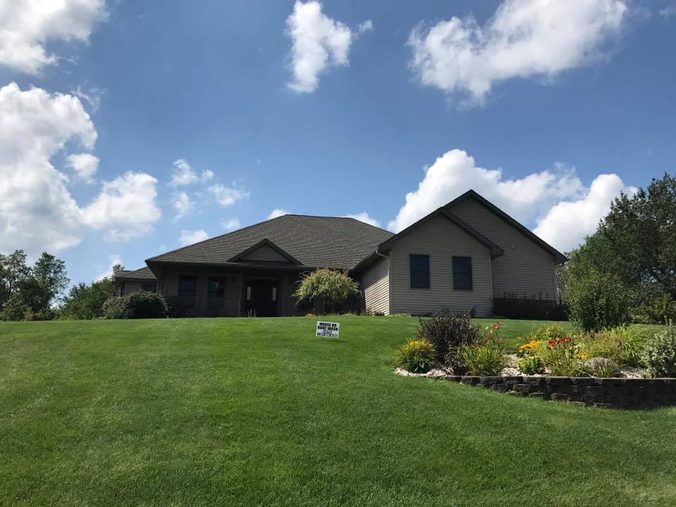 House Washing cleaning home gutters siding